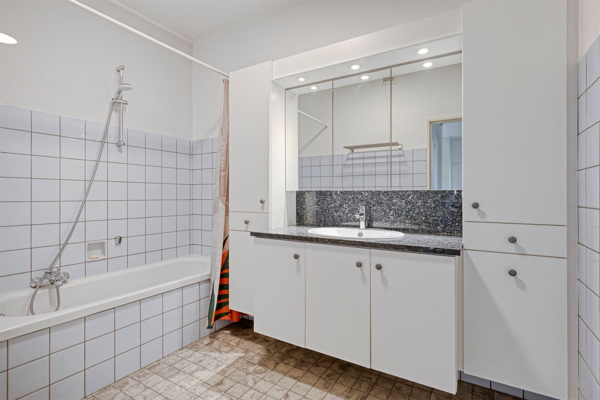 Uitzonderlijk lichtrijk dakappartement met 3 slaapkamers + P