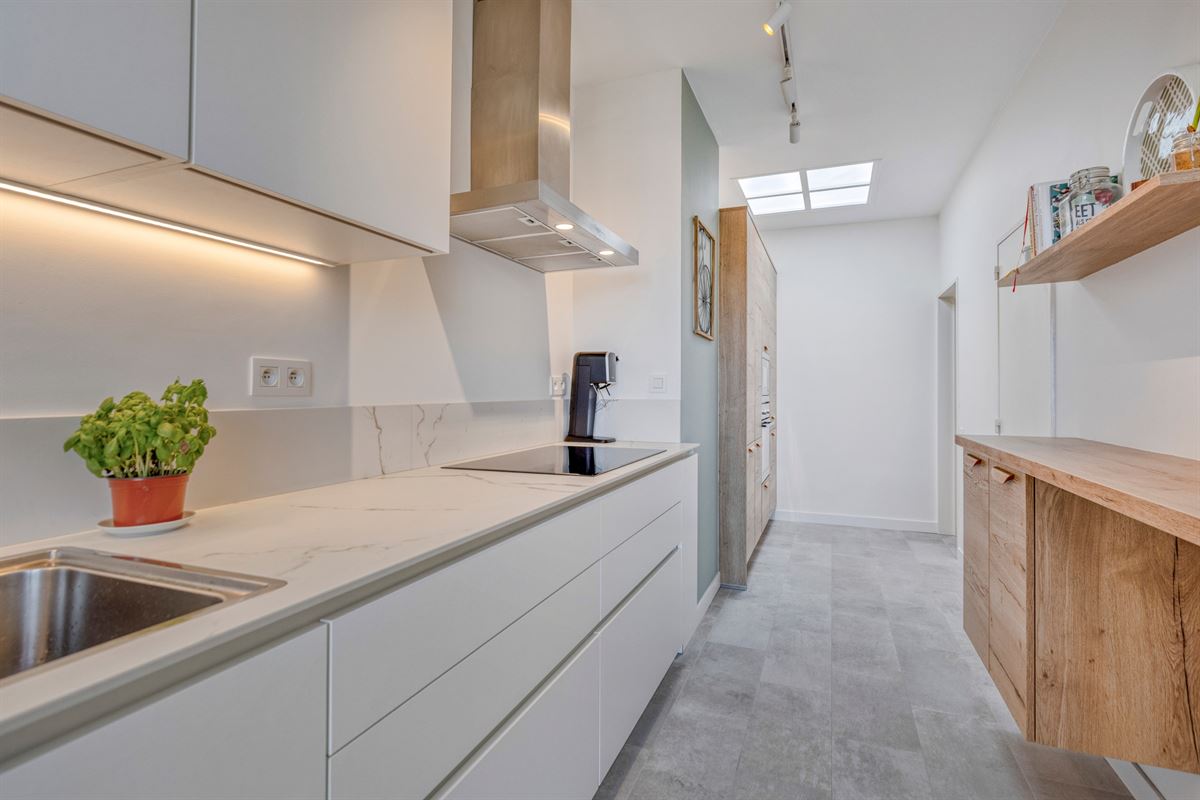 Uitzonderlijk lichtrijk dakappartement met 3 slaapkamers + P