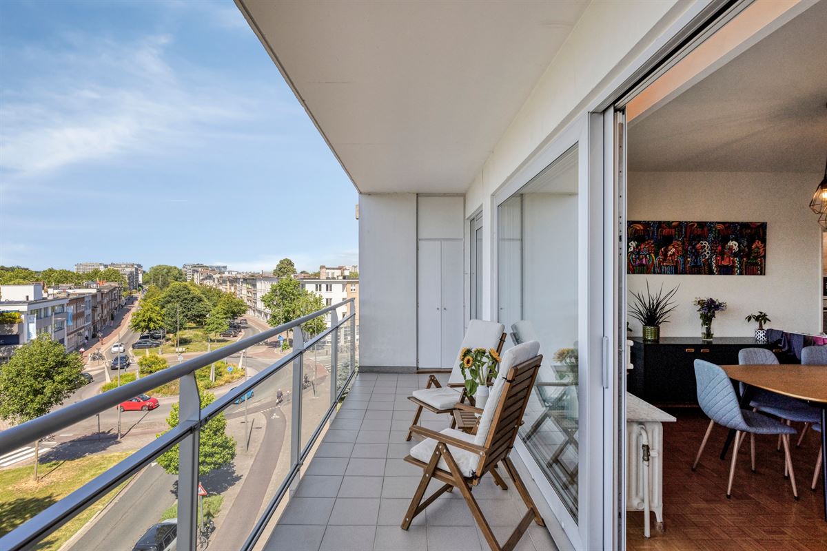 Uitzonderlijk lichtrijk dakappartement met 3 slaapkamers + P
