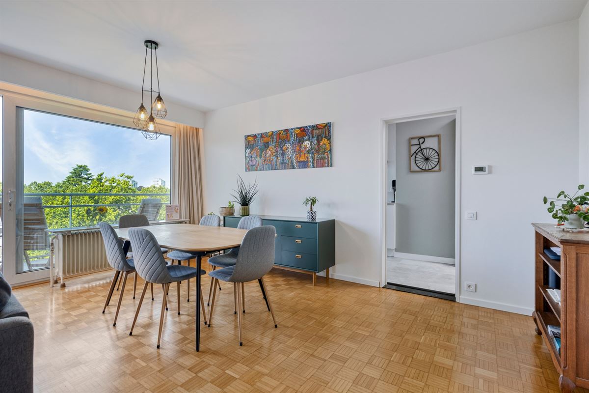 Uitzonderlijk lichtrijk dakappartement met 3 slaapkamers + P