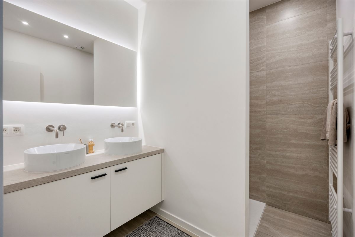 Gerenoveerd gelijkvloers appartement met tuin