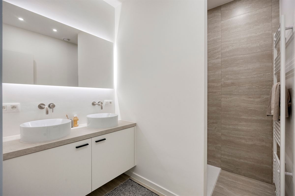 Gerenoveerd gelijkvloers appartement met tuin