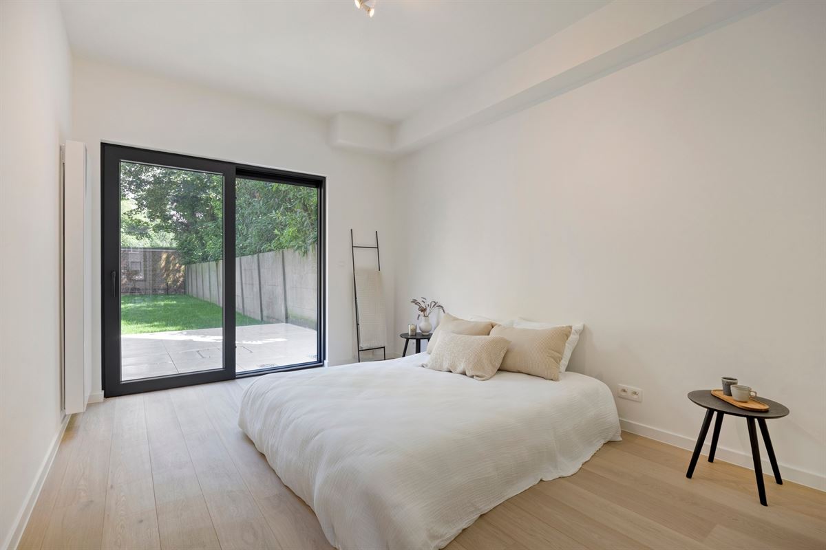 Gerenoveerd gelijkvloers appartement met tuin