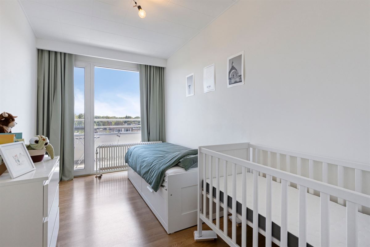 Uitzonderlijk lichtrijk dakappartement met 3 slaapkamers + P