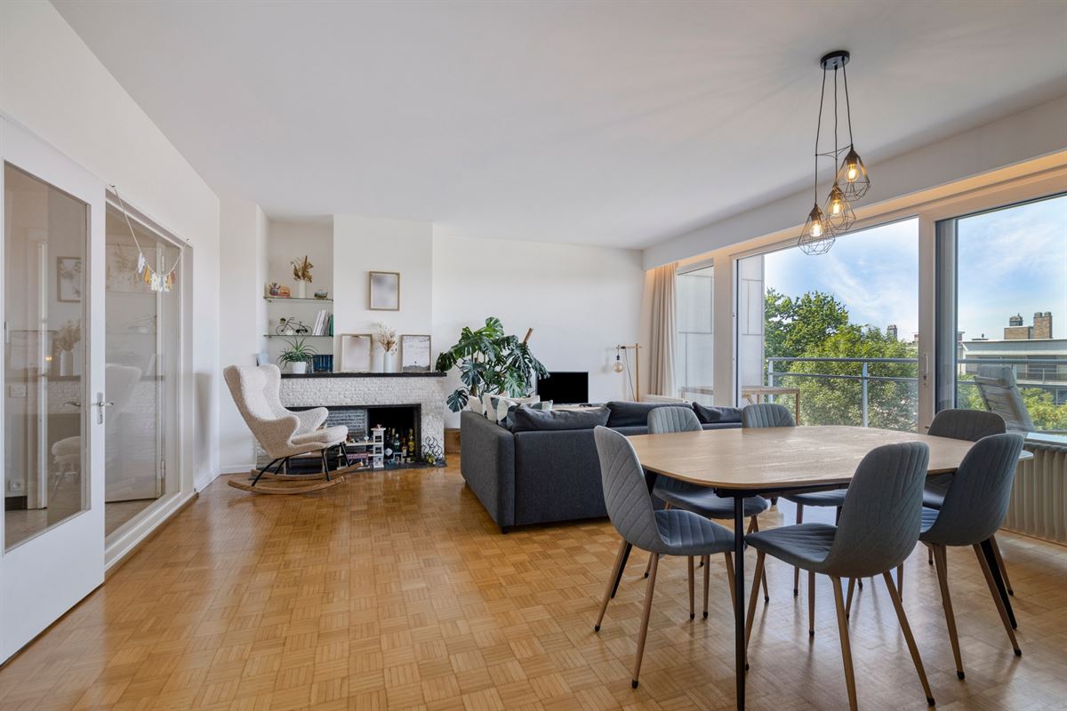 Uitzonderlijk lichtrijk dakappartement met 3 slaapkamers + P