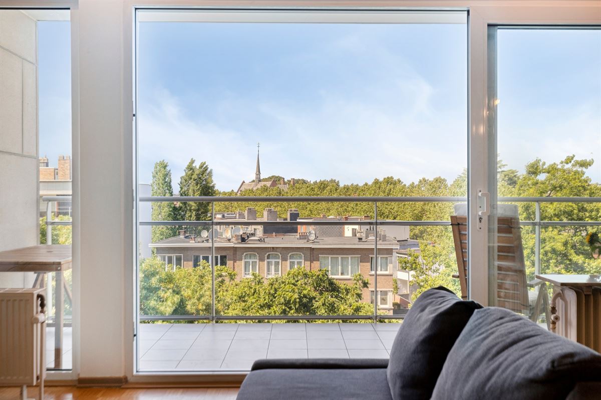 Uitzonderlijk lichtrijk dakappartement met 3 slaapkamers + P