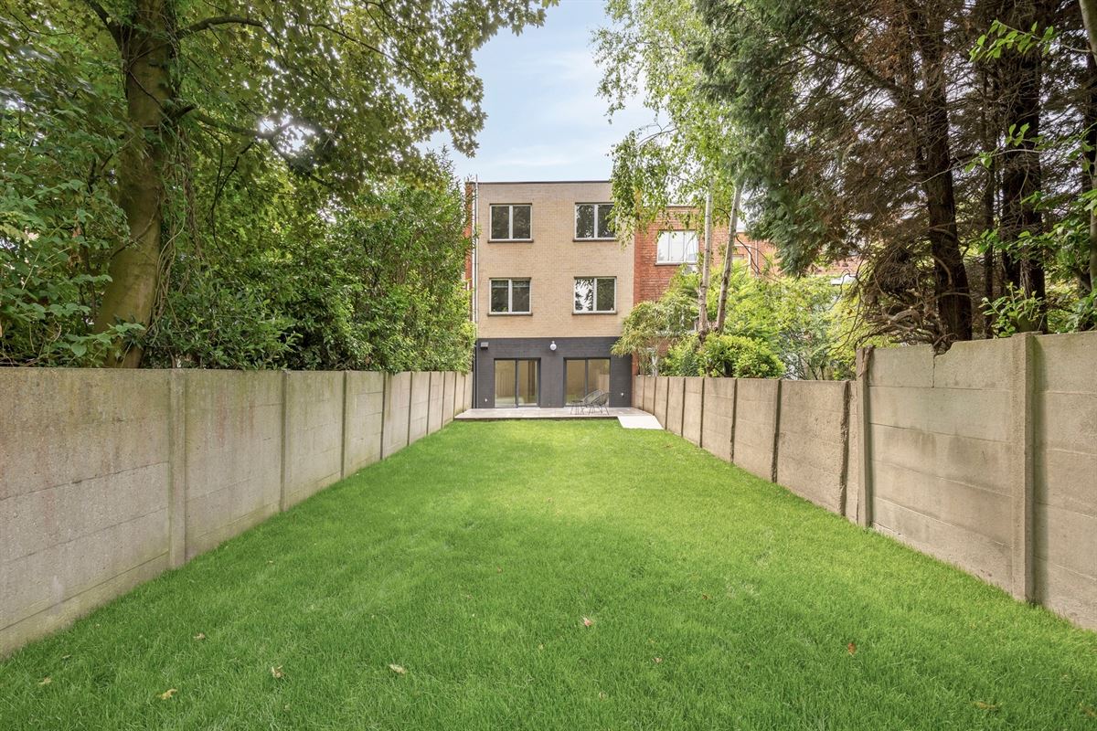 Gerenoveerd gelijkvloers appartement met tuin