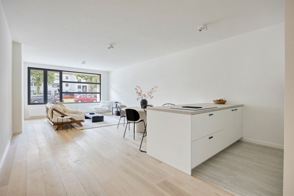 Gerenoveerd gelijkvloers appartement met tuin