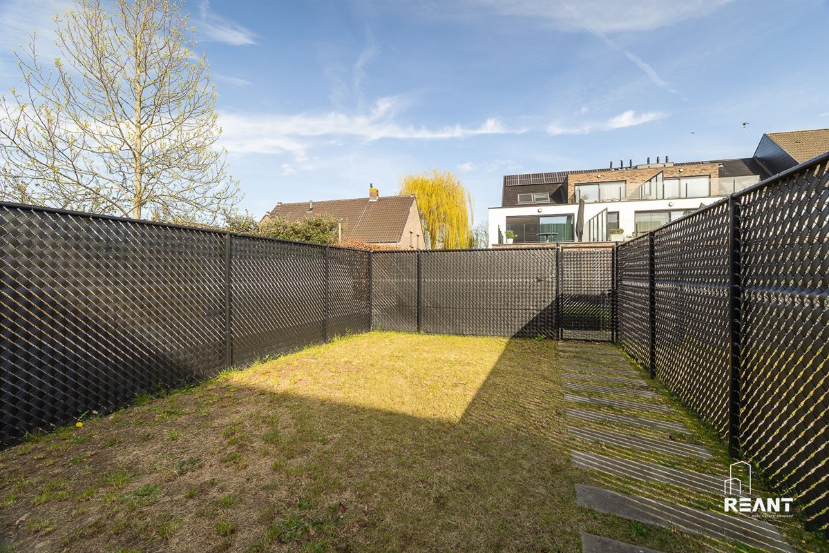 Gelijkvloers appartement (2023) met tuin en parkeerplaats