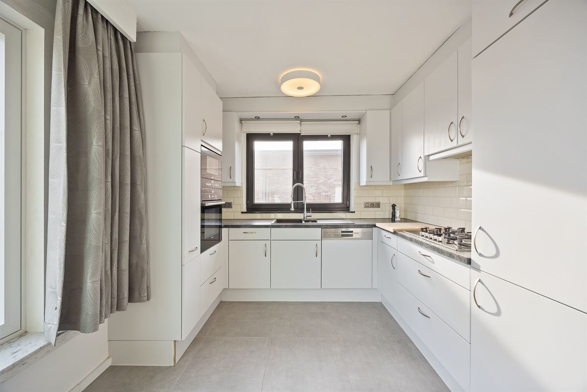 Instapklaar Appartement met 2 Slaapkamers, Terras en Garage