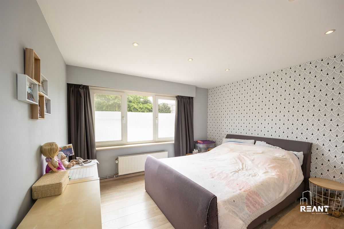 Lichtrijk en praktisch ingedeeld appartement met terras.