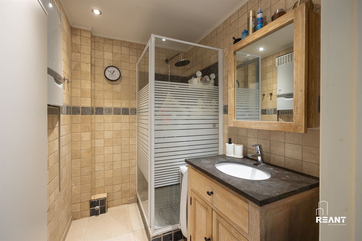 Lichtrijk en praktisch ingedeeld appartement met terras.