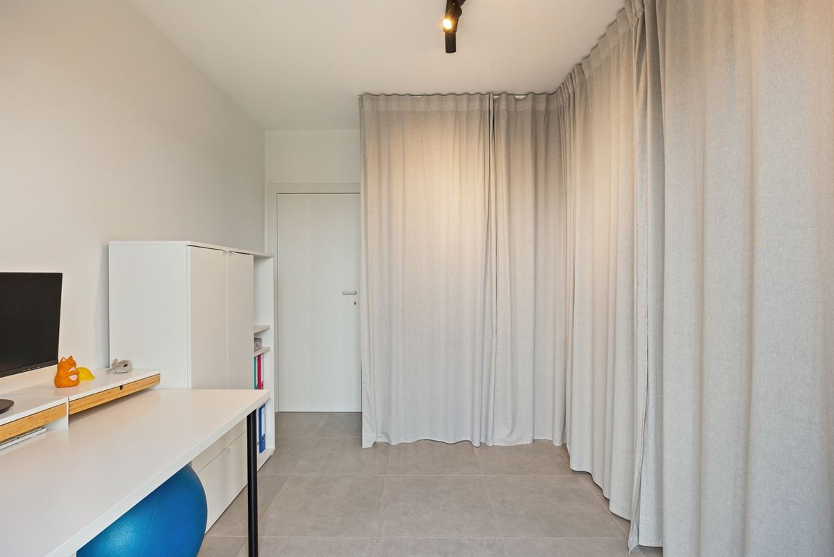 Instapklaar Appartement met 2 Slaapkamers, Terras en Garage