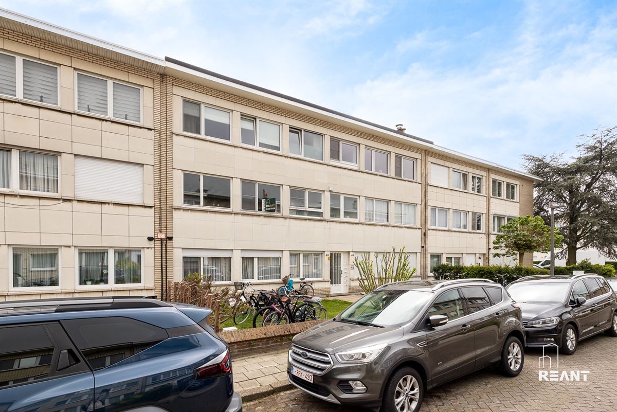 Lichtrijk en praktisch ingedeeld appartement met terras.