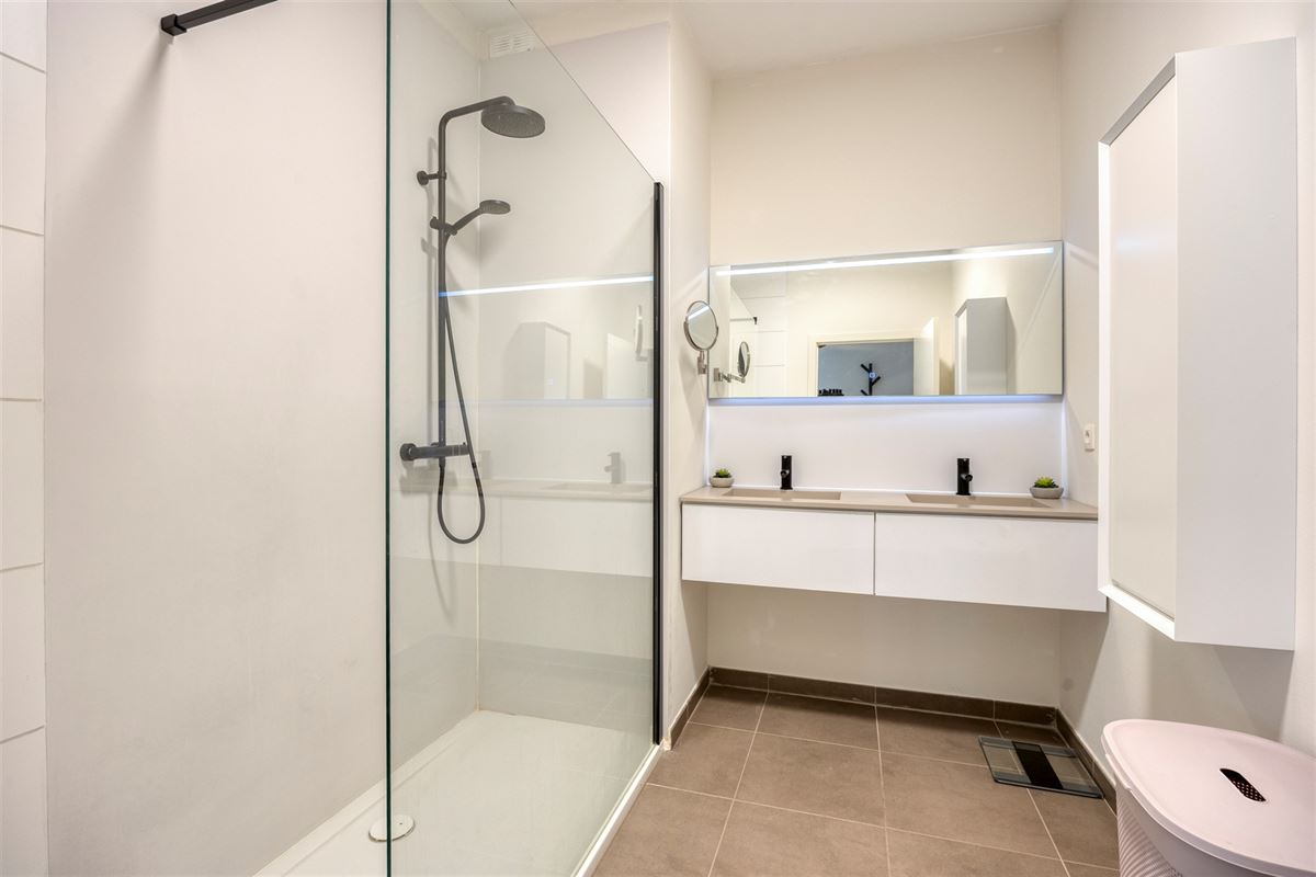 Instapklaar appartement met autostaanplaats op toplocatie!