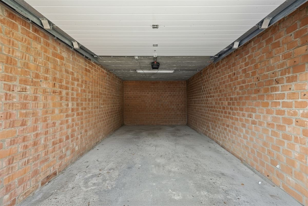 Instapklaar Appartement met 2 Slaapkamers, Terras en Garage