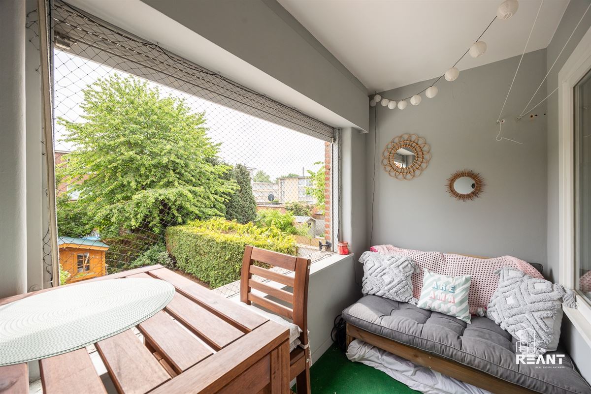 Lichtrijk en praktisch ingedeeld appartement met terras.