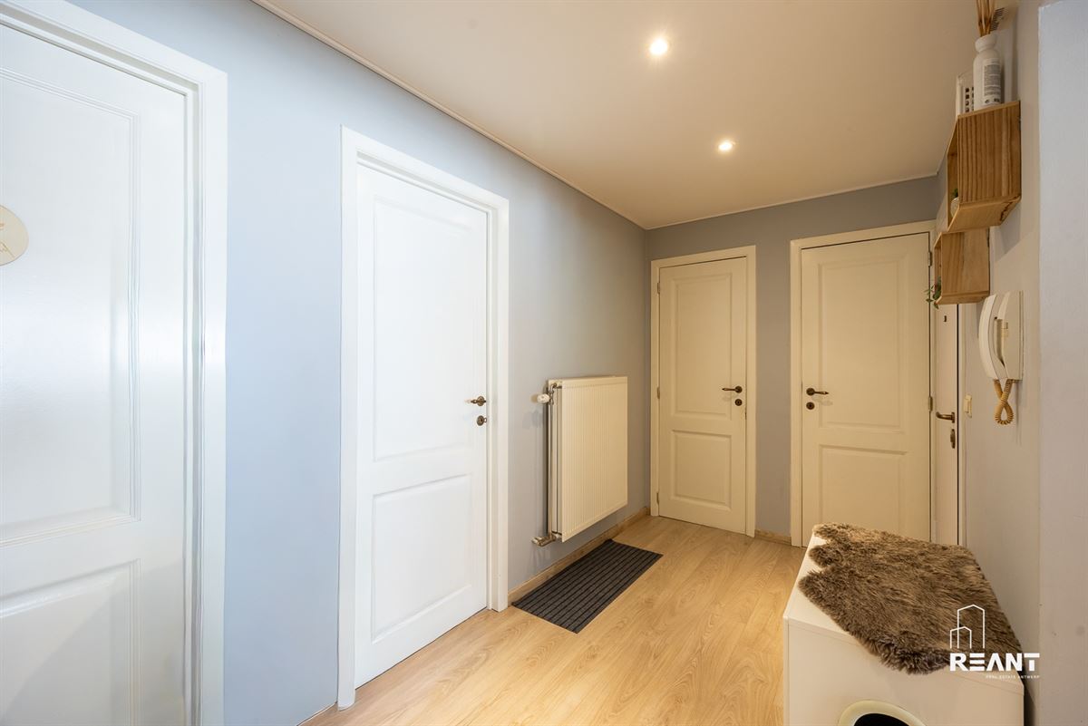 Lichtrijk en praktisch ingedeeld appartement met terras.