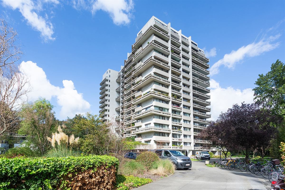 Ruim en licht hoekappartement van ca. 175m²
