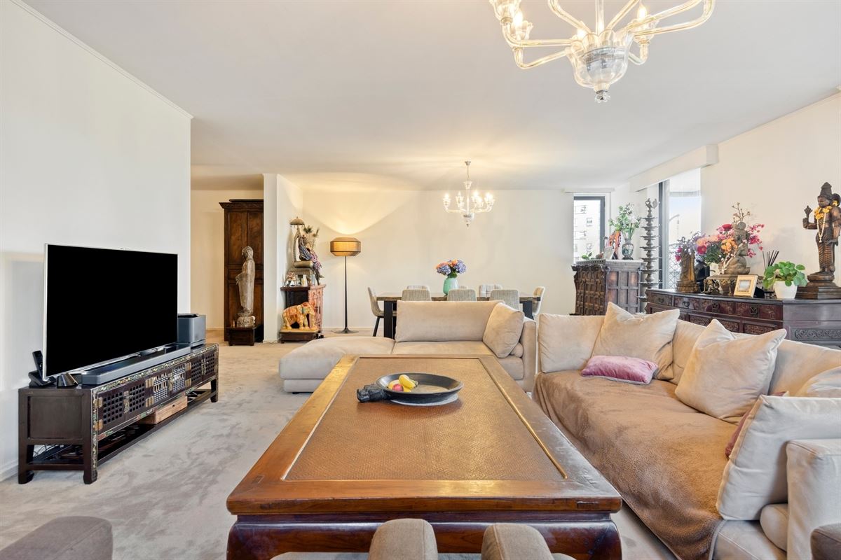 Ruim en licht hoekappartement van ca. 175m²
