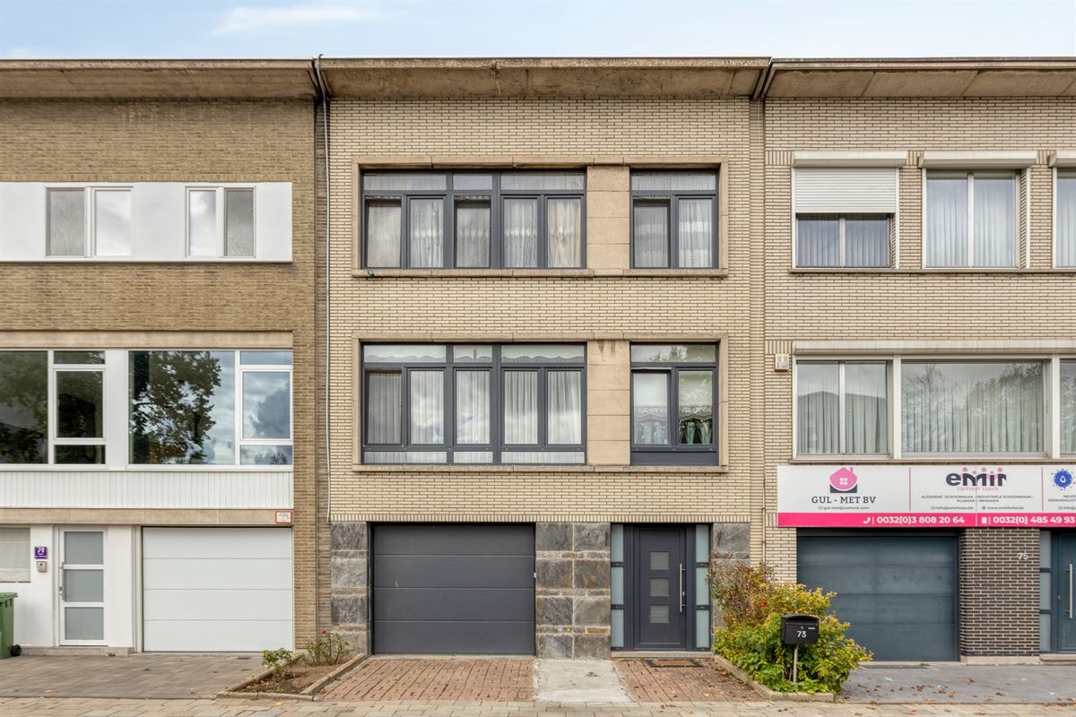 Instapklare bel-etage met 3 slpk, garage en tuin