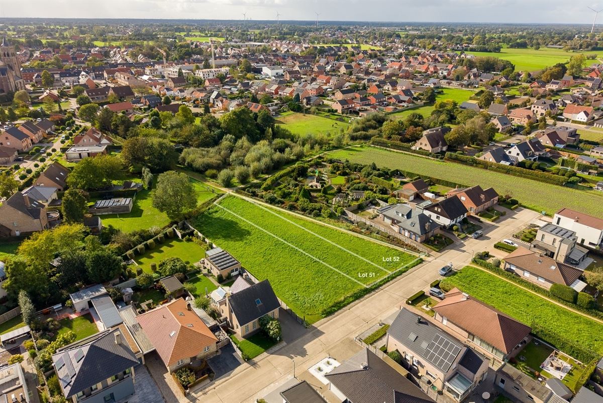 Bouwgrond (lot 52) van 556 m² voor halfopen bebouwing