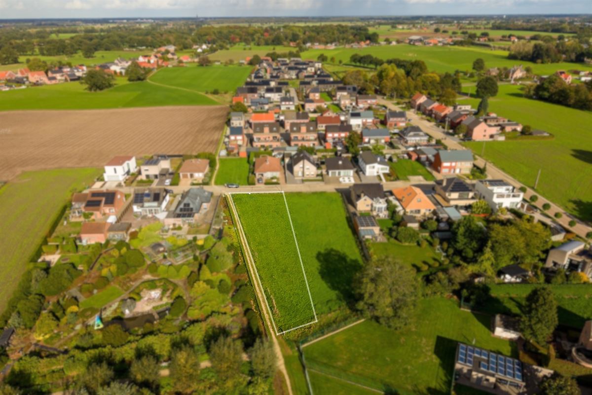 Bouwgrond van 1.336 m² in Sint-Lenaarts.