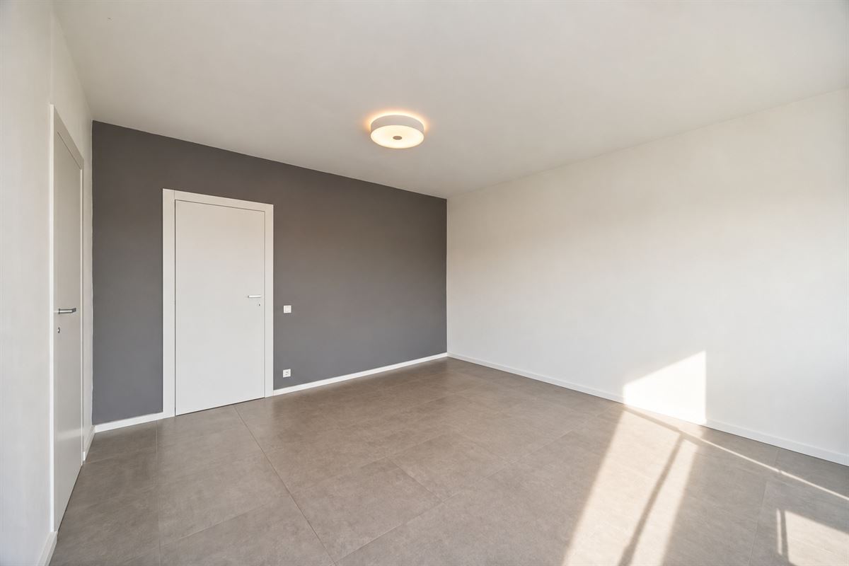 Instapklaar Appartement met 2 Slaapkamers, Terras en Garage