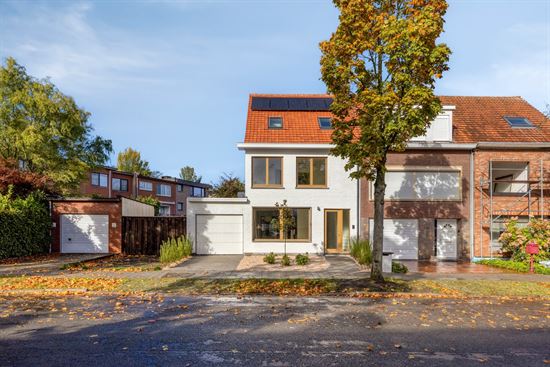 Gerenoveerde halfopen bebouwing in Molenveld!