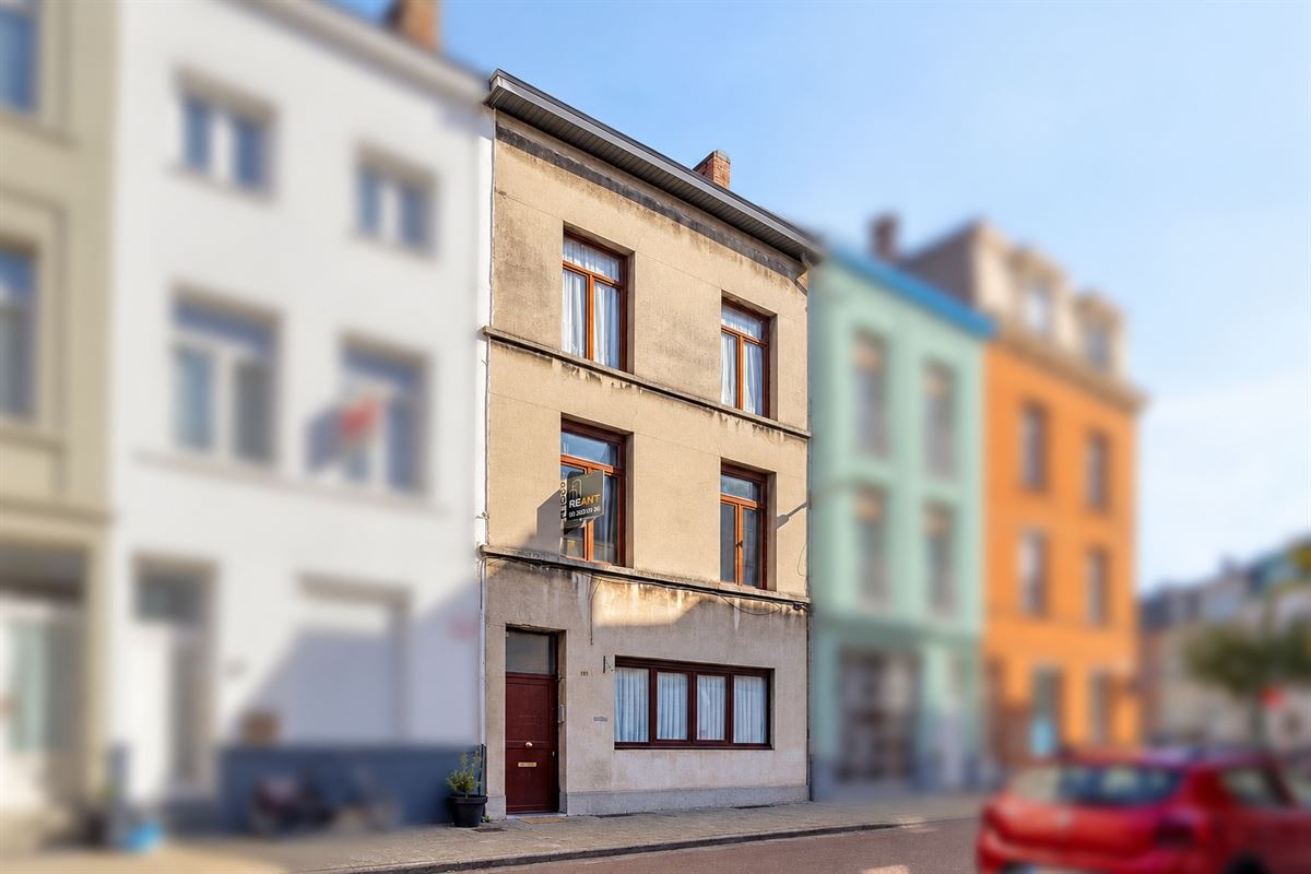 Te renoveren woning met 6 slaapkamers in Borgerhout