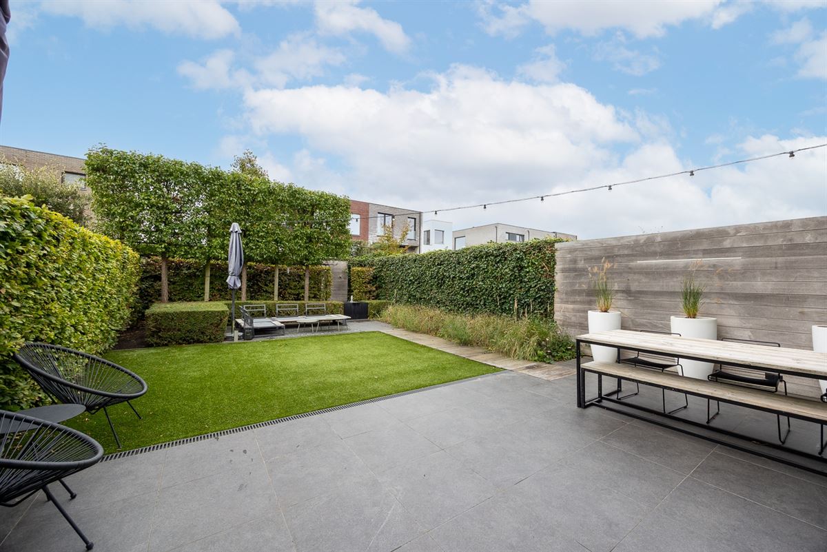 Instapklare woning met carport in gegeerde Molenveldwijk!