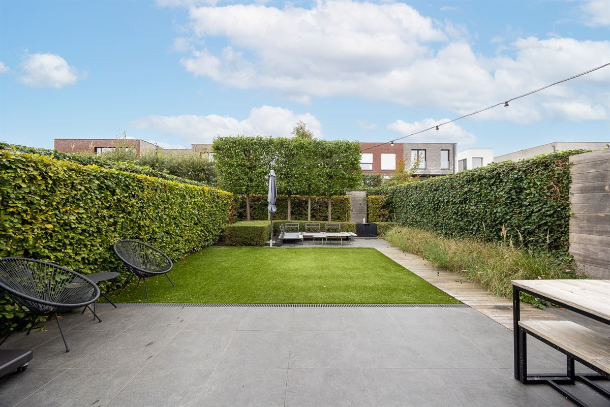 Instapklare woning met carport in gegeerde Molenveldwijk!