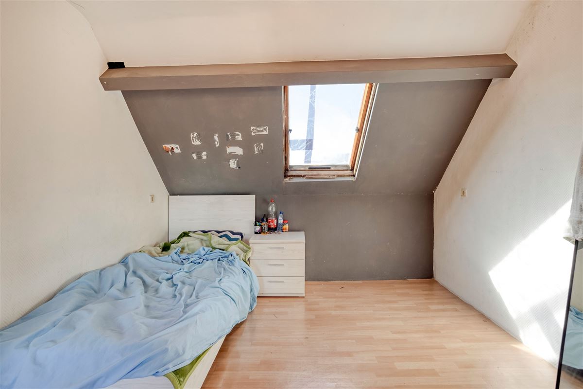 Te renoveren woning met 6 slaapkamers in Borgerhout