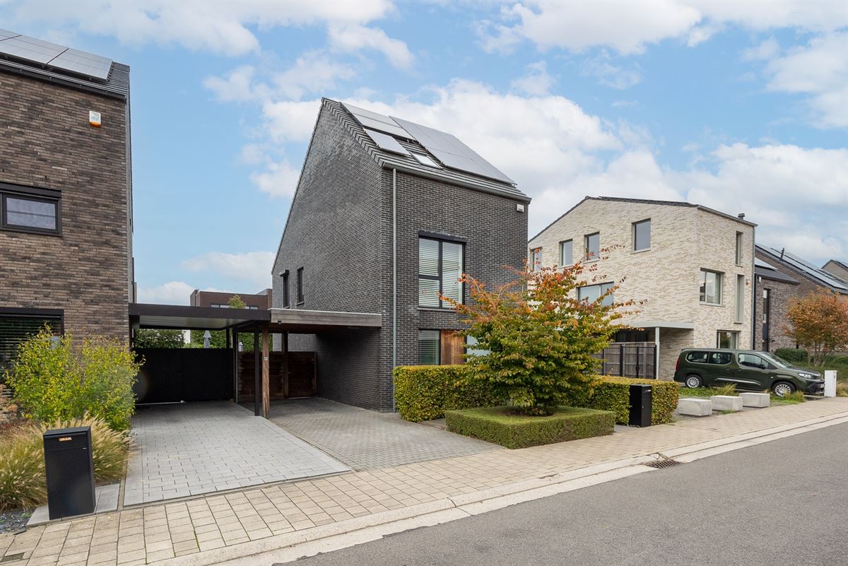Instapklare woning met carport in gegeerde Molenveldwijk!