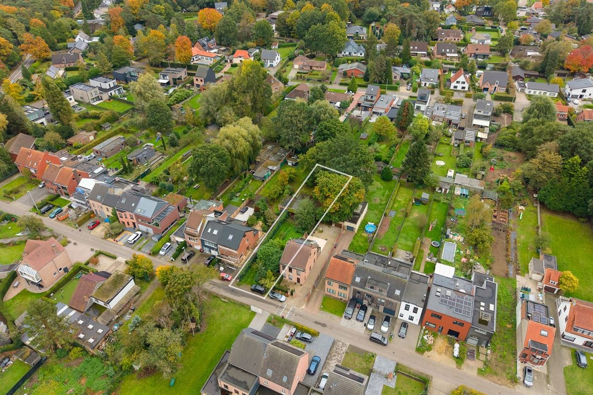 Bouwgrond van 755 m2 voor halfopen bebouwing.