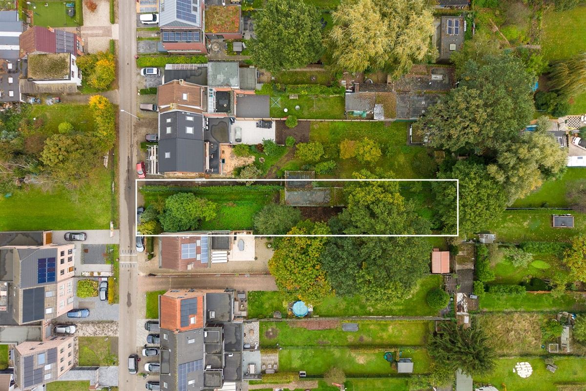 Bouwgrond van 755 m2 voor halfopen bebouwing.