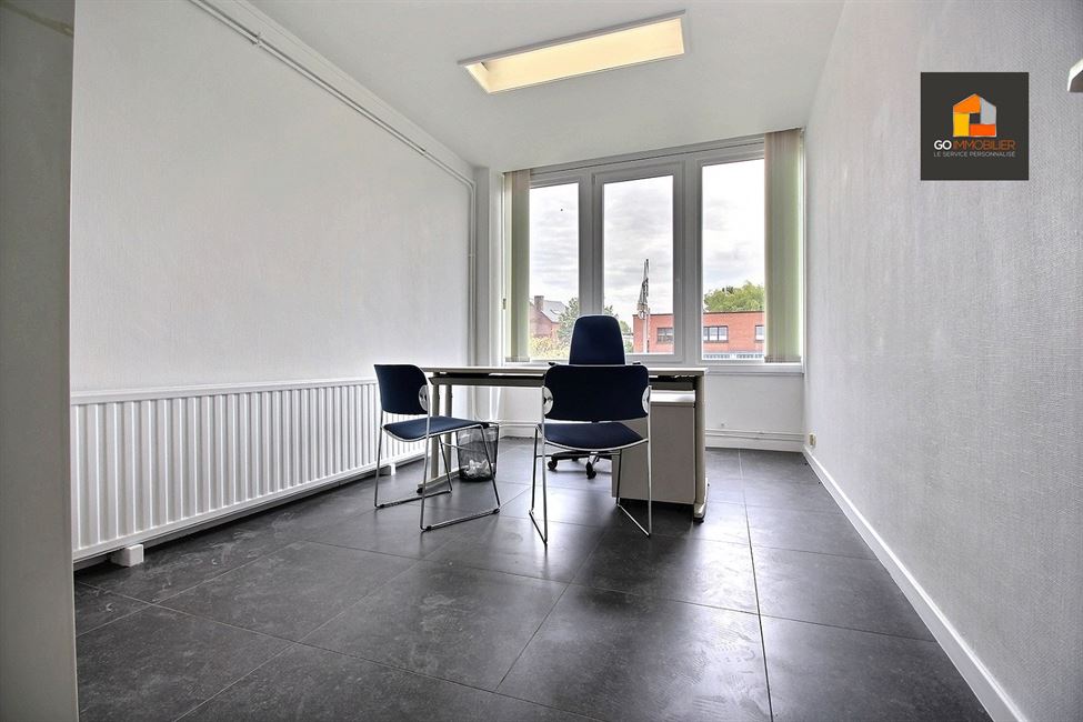 Nombreux lots de bureaux/Showroom à louer