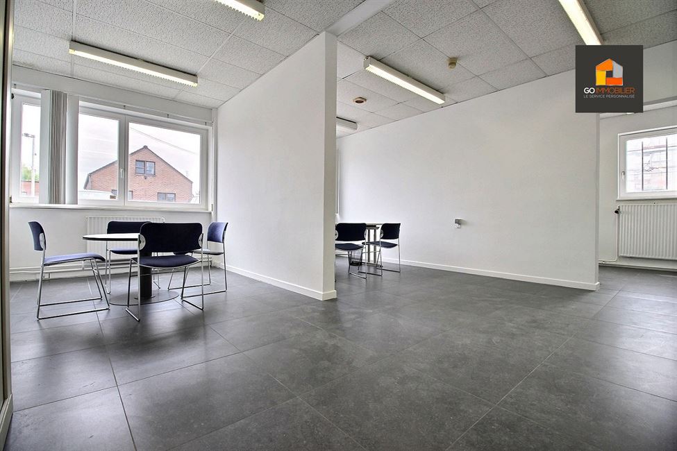 Nombreux lots de bureaux/Showroom à louer