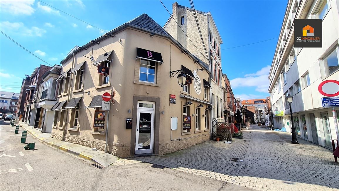 LOUE !! Immeuble commercial idéal pour un restaurant