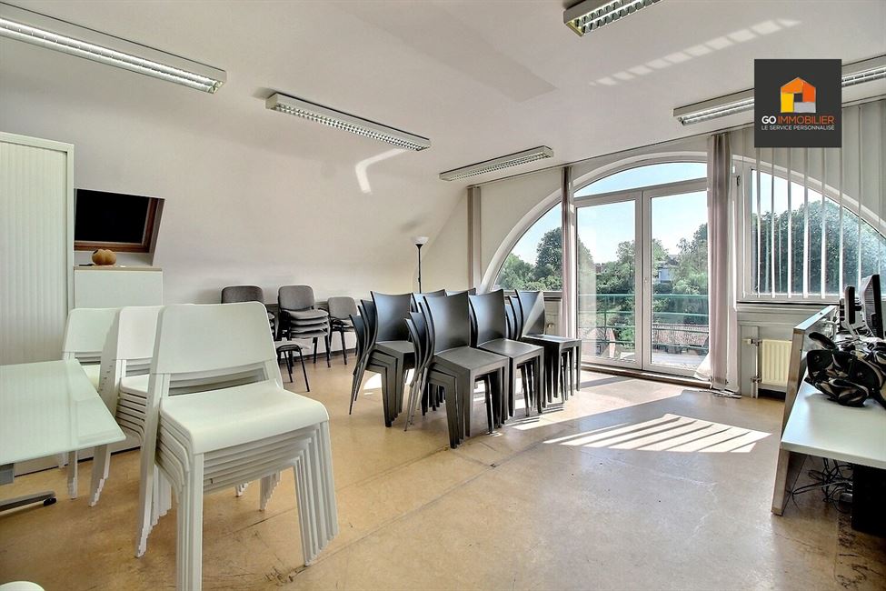 ROUTE DE HANNUT - PROXIMITE E411 - Bureaux 120m²