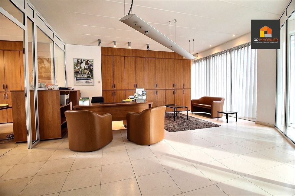 Bureaux / commerce avec situation exceptionelle !