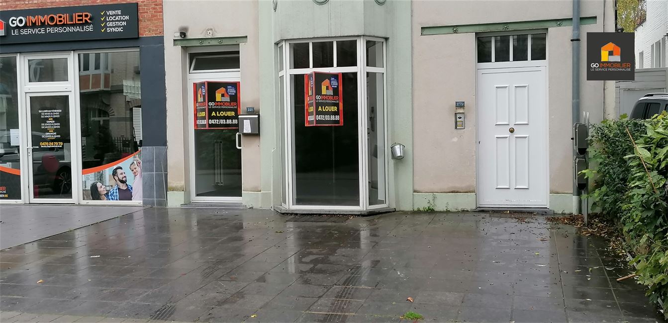 Rez-de-Chaussée commercial de +/- 35m²  à LOUER Faire Offre à partir de 900 EUR