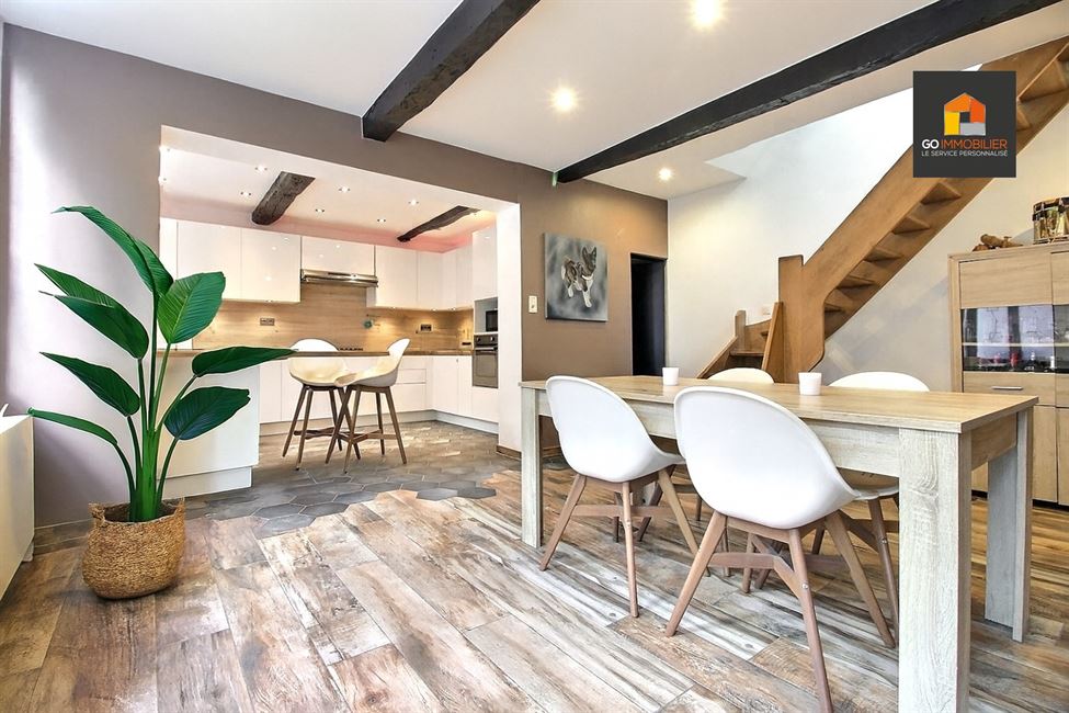 « Aux Jardins suspendus de Thuin : superbe 4 façades rénovée, 3 chambres, 5 ares »