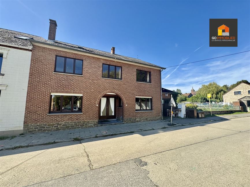 Spacieuse maison de campagne 4 chambres, garage et jardin!