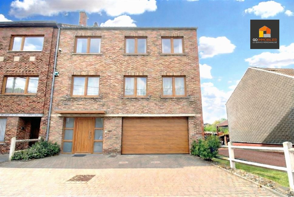 Immeuble mixte avec rez commercial