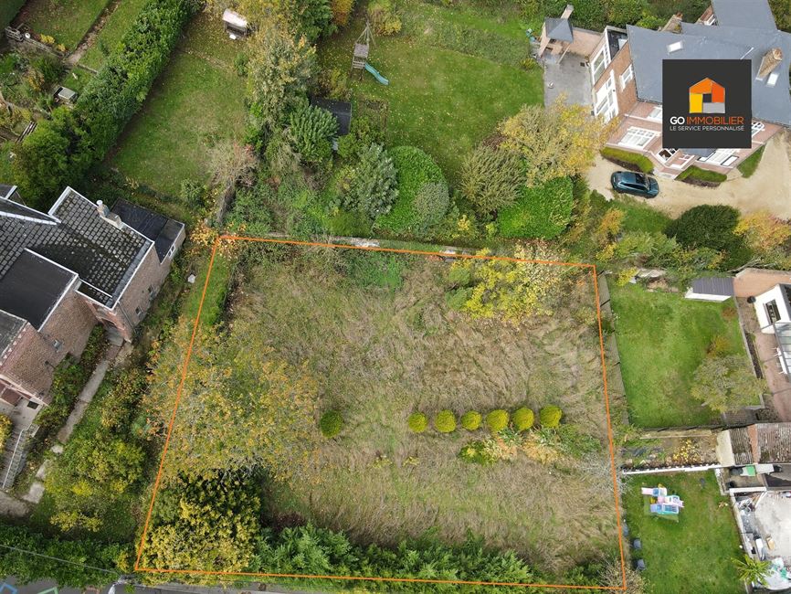 Terrain à bâtir dans une rue calme de Court Saint Etienne