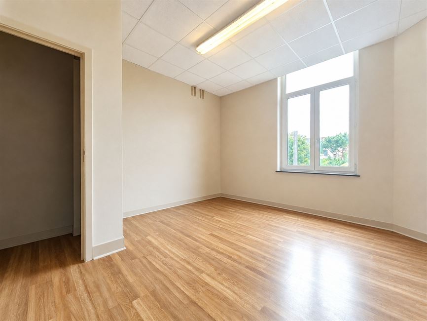 IMMEUBLE bureaux/commerce (Rachat société possible) à 1300 WAVRE - Réf. 13662