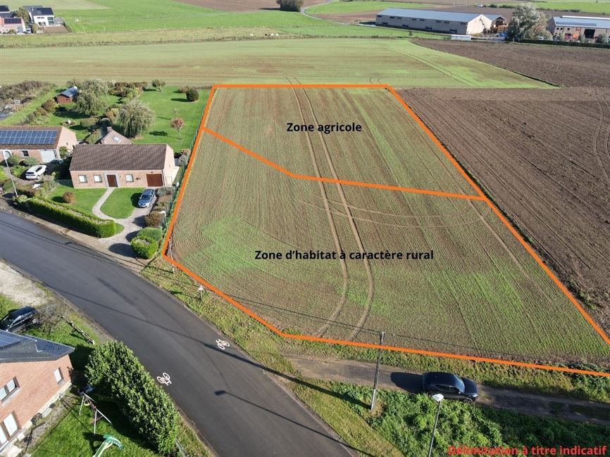 Magnifique terrain à bâtir de presque 50 ares pour construction de une ou deux habitations suivant projet à introduire à la Commune