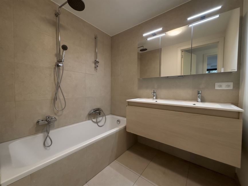 CHÂTELAIN - Appartement 2ch dans un immeuble de haut standing !  à 1050 IXELLES - Réf. 13680