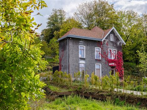 Bijzonder geliefd landhuis aan de voet van Edelareberg...
In een omgeving waarbij villa's voornamelijk uw buren zijn, rust in alle heerlijkheid deze ...